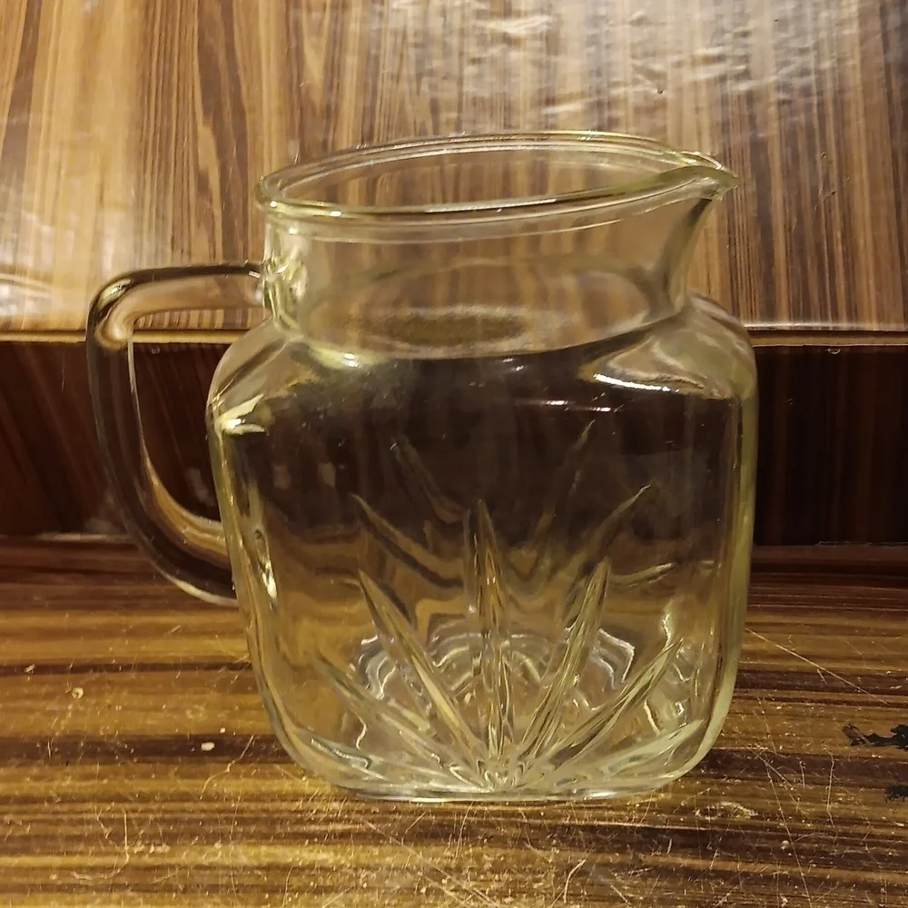 Vintage 1950s mcm Federal Glass Starburst 1 qt pitcher